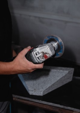 A close up of an angle grinder