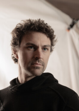 Digitization Expert Dominik Juchung seen in front of a light tent in a side hall of the Mariendom Cathedral in Linz. He is using diffuse light to create even shadows on golden artefacts in order to photograph them from all sides for a later 3D reconstruction of the artefact.