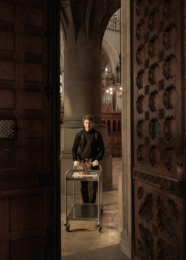 Digitization Expert Dominik Juchung seen in front of a light tent in a side hall of the Mariendom Cathedral in Linz. He is using diffuse light to create even shadows on golden artefacts in order to photograph them from all sides for a later 3D reconstruction of the artefact.